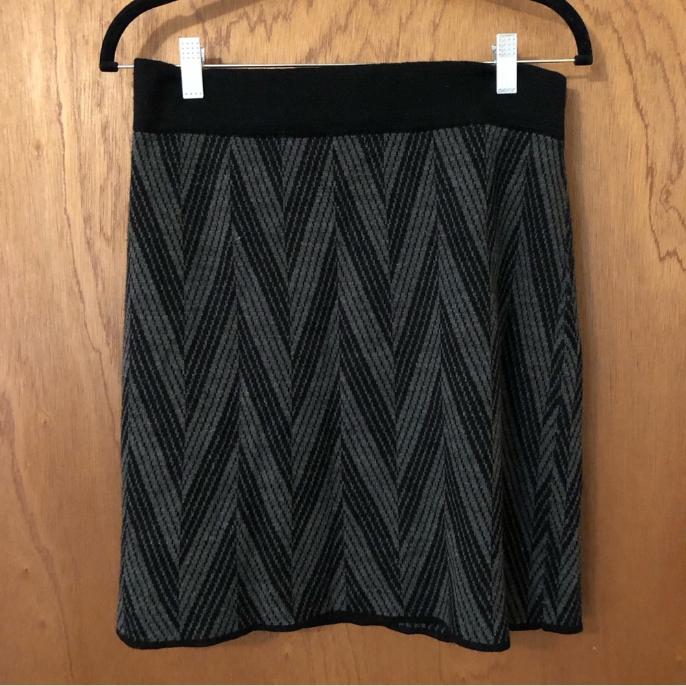 Willi Smith Black & Grey Chevron Sweater Skirt